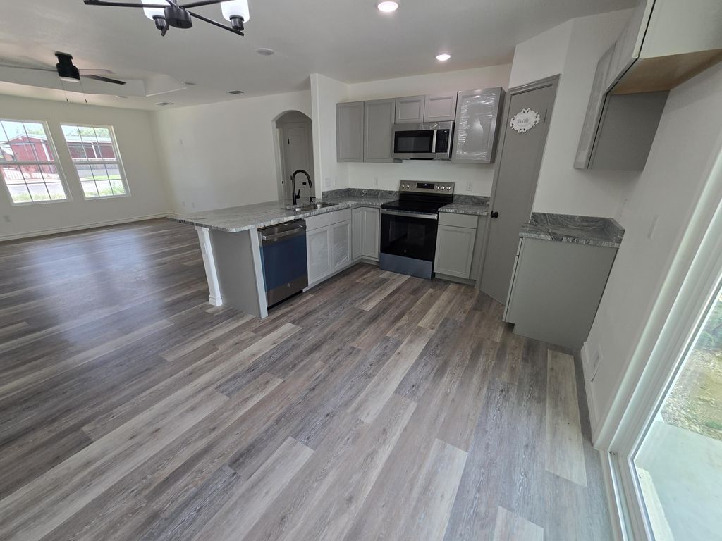 Image 5 of property listing at 434 E 45th Street, San Angelo, TX 76903