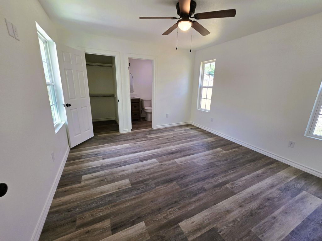 Image 7 of property listing at 434 E 45th Street, San Angelo, TX 76903