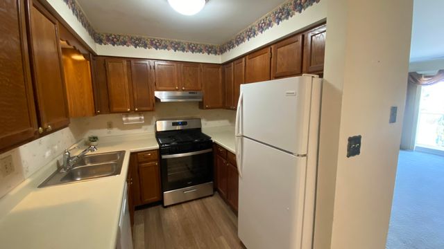 9621 Merrillville Road 203, Crown Point, IN 46307