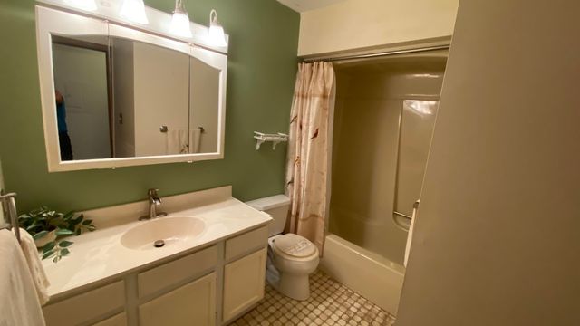 9621 Merrillville Road 203, Crown Point, IN 46307