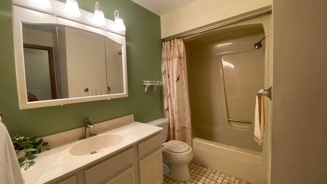 9621 Merrillville Road 203, Crown Point, IN 46307