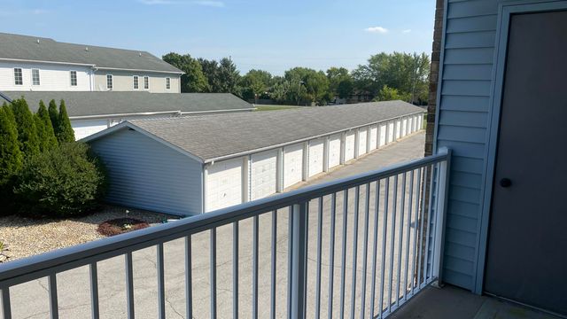 9621 Merrillville Road 203, Crown Point, IN 46307