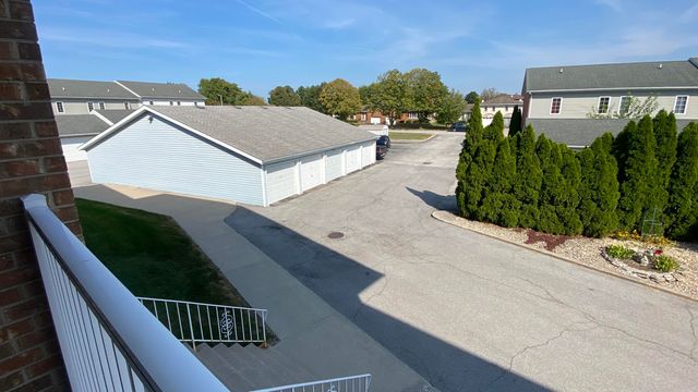 9621 Merrillville Road 203, Crown Point, IN 46307