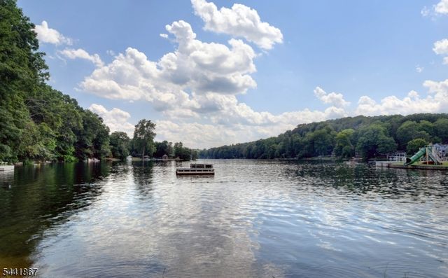 1 Welch Rd, Ringwood Boro, NJ 07456