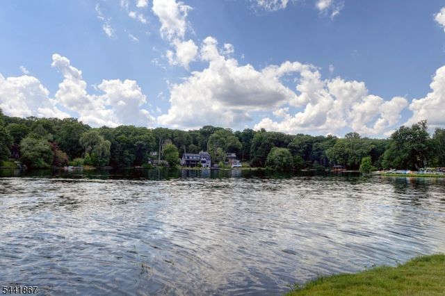 1 Welch Rd, Ringwood Boro, NJ 07456