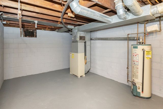 2412 44th Street, Des Moines, IA 50310