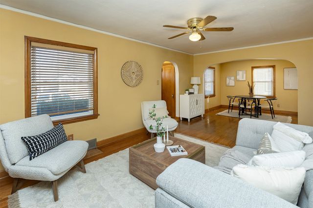 2412 44th Street, Des Moines, IA 50310