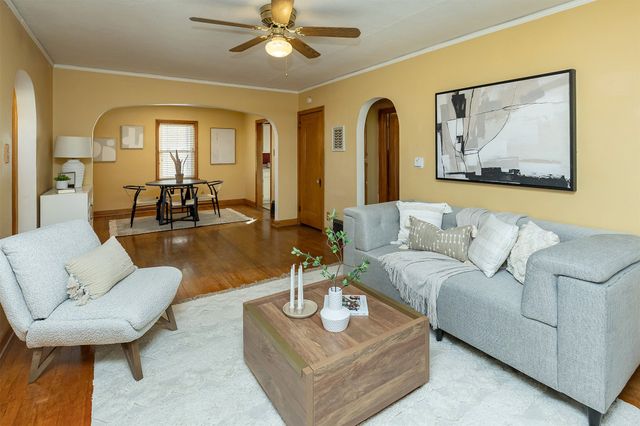 2412 44th Street, Des Moines, IA 50310