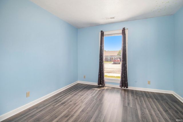 907 Berkley Circle, Mishawaka, IN 46544