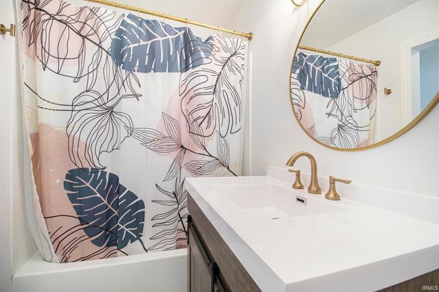 907 Berkley Circle, Mishawaka, IN 46544