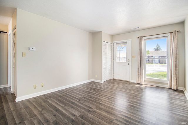 907 Berkley Circle, Mishawaka, IN 46544