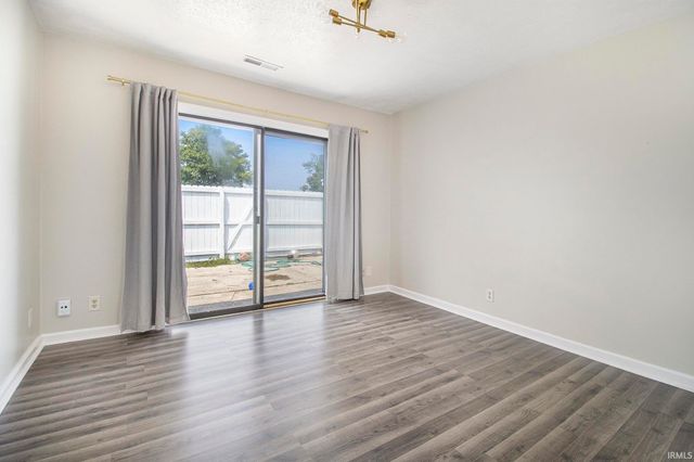 907 Berkley Circle, Mishawaka, IN 46544