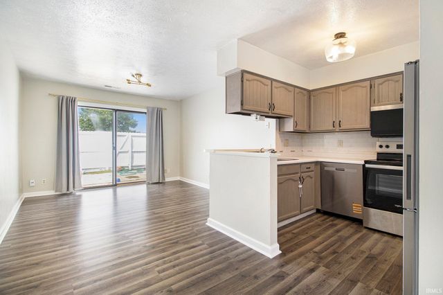 907 Berkley Circle, Mishawaka, IN 46544