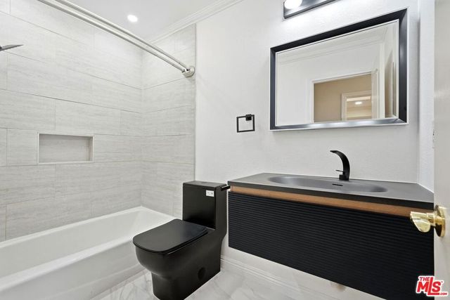 2406 Aviation Boulevard C, Redondo Beach, CA 90278