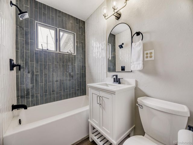 1015 W Longview Avenue, Littleton, CO 80120