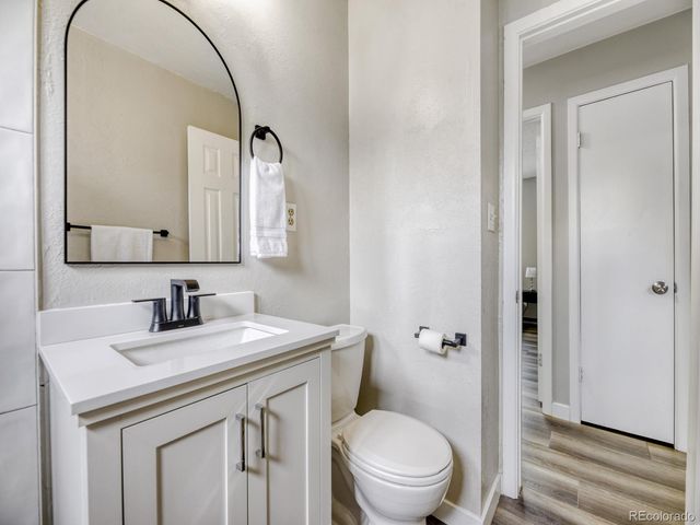 1015 W Longview Avenue, Littleton, CO 80120