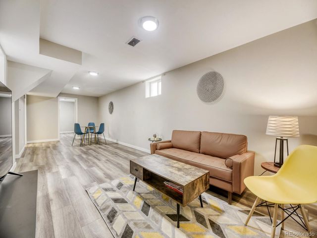 1015 W Longview Avenue, Littleton, CO 80120