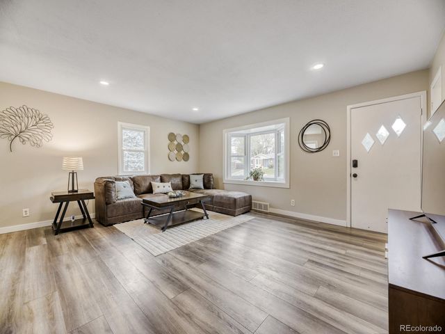 1015 W Longview Avenue, Littleton, CO 80120