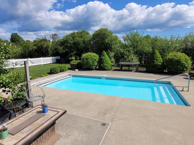 73 Butler Drive, South Burlington, VT 05403