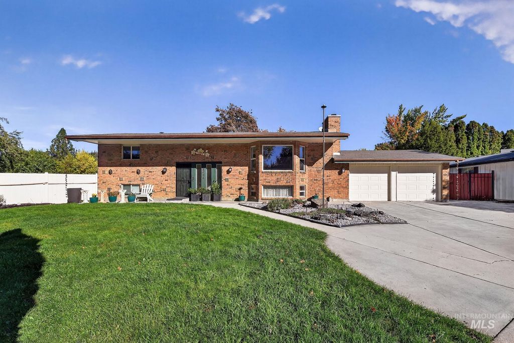 3916 N Buckingham Pl, Boise, ID 83704