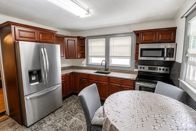 15 S Plank Road, Newburgh, NY 12550