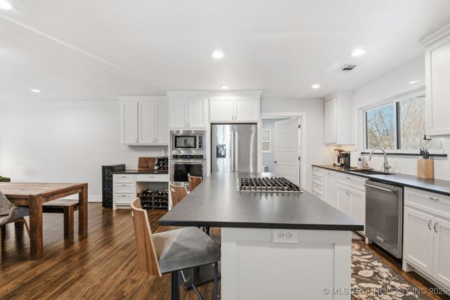 2205 S Florence Avenue, Tulsa, OK 74114