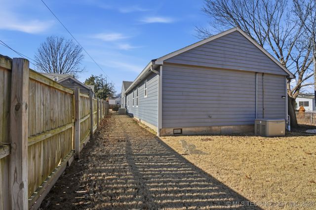 2205 S Florence Avenue, Tulsa, OK 74114