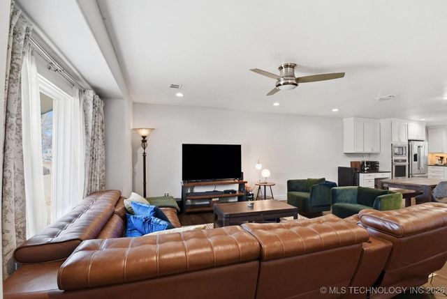 2205 S Florence Avenue, Tulsa, OK 74114