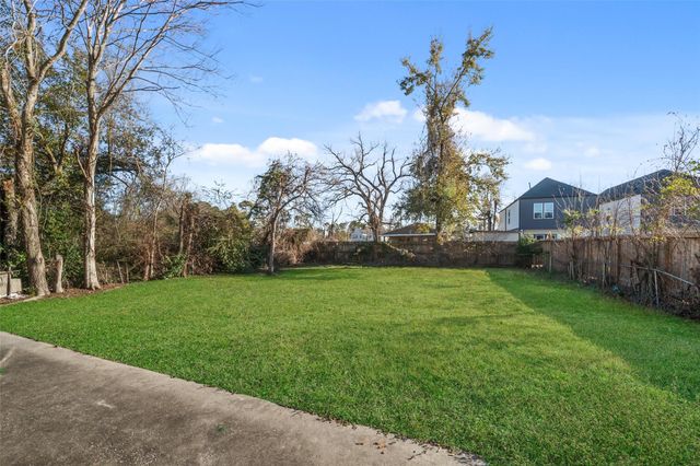 5502 Finch Street B, Houston, TX 77028