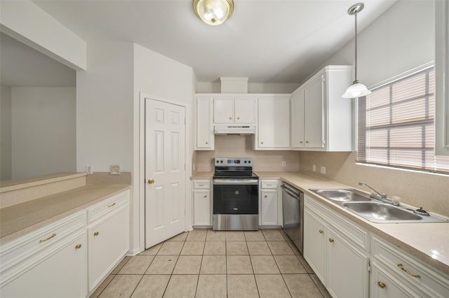 5502 Finch Street B, Houston, TX 77028