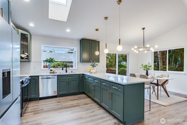 559 Weatherwax Loop NE, Ocean Shores, WA 98569