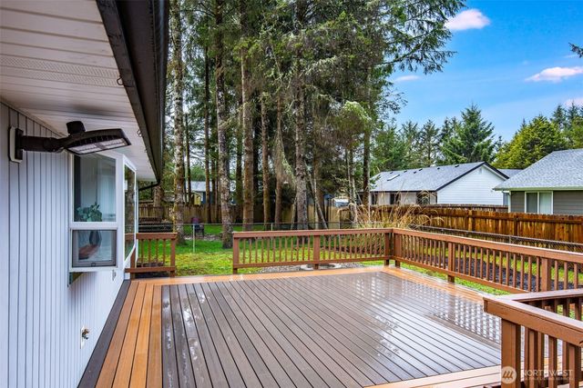 559 Weatherwax Loop NE, Ocean Shores, WA 98569