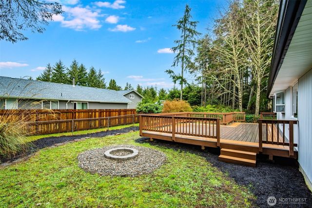559 Weatherwax Loop NE, Ocean Shores, WA 98569