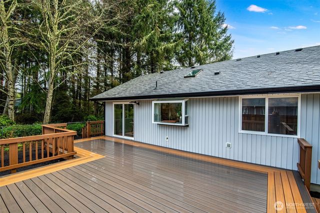 559 Weatherwax Loop NE, Ocean Shores, WA 98569