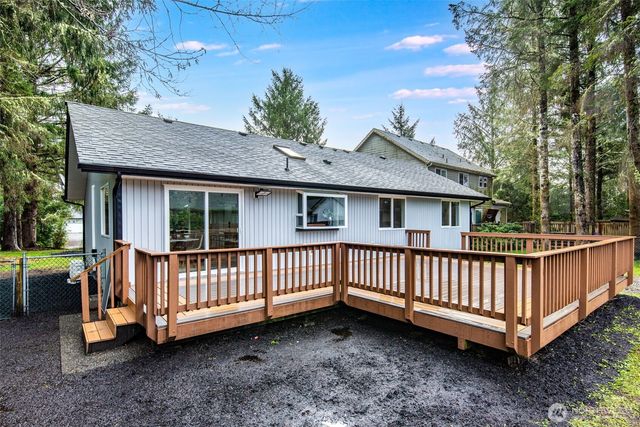 559 Weatherwax Loop NE, Ocean Shores, WA 98569