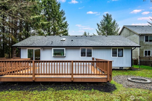 559 Weatherwax Loop NE, Ocean Shores, WA 98569