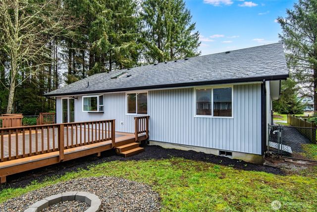 559 Weatherwax Loop NE, Ocean Shores, WA 98569