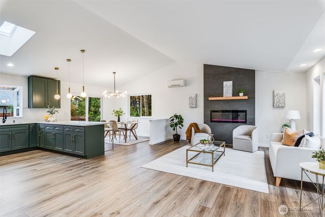 559 Weatherwax Loop NE, Ocean Shores, WA 98569