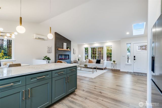 559 Weatherwax Loop NE, Ocean Shores, WA 98569