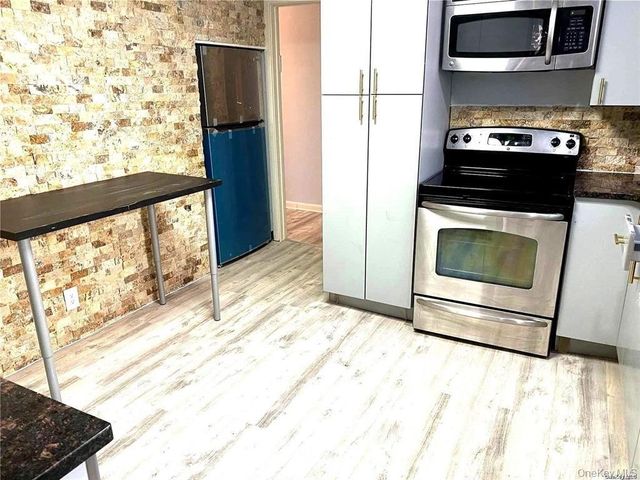 107 Baker Hill Road S, Great Neck, NY 11023