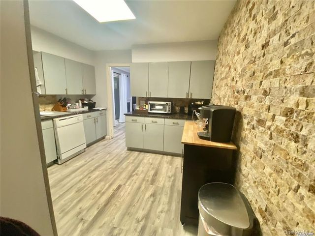 107 Baker Hill Road S, Great Neck, NY 11023