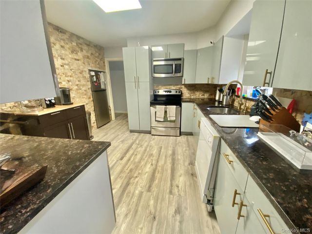 107 Baker Hill Road S, Great Neck, NY 11023