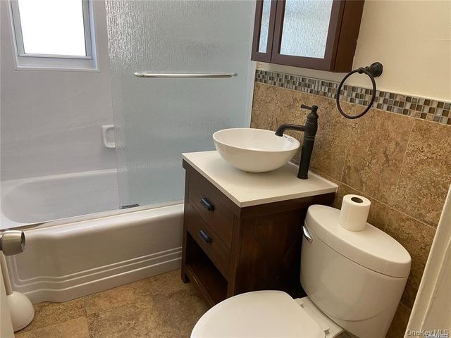 107 Baker Hill Road S, Great Neck, NY 11023