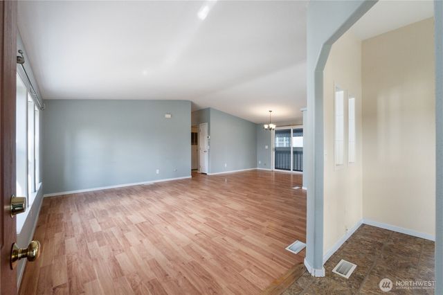 14002 70th Street Ct E, Sumner, WA 98390