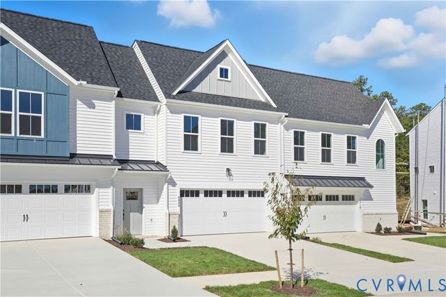 6800 Sunrise Oasis Ln, Midlothian, VA 23112