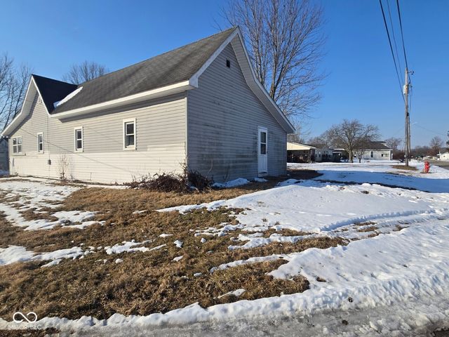 691 E Middle Street, Rosedale, IN 47874