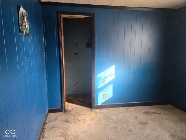 691 E Middle Street, Rosedale, IN 47874