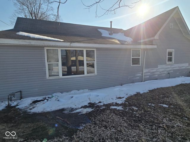 691 E Middle Street, Rosedale, IN 47874