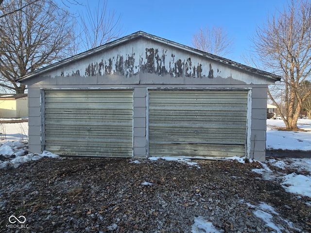 691 E Middle Street, Rosedale, IN 47874