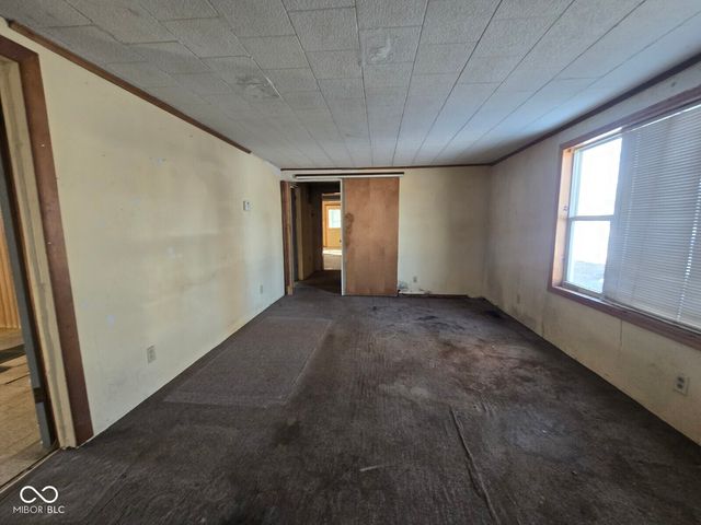 691 E Middle Street, Rosedale, IN 47874